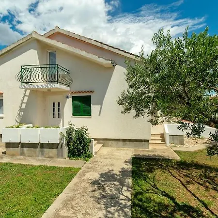 Holiday home Luka *