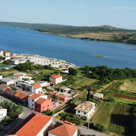 Luka Holiday home Posedarje